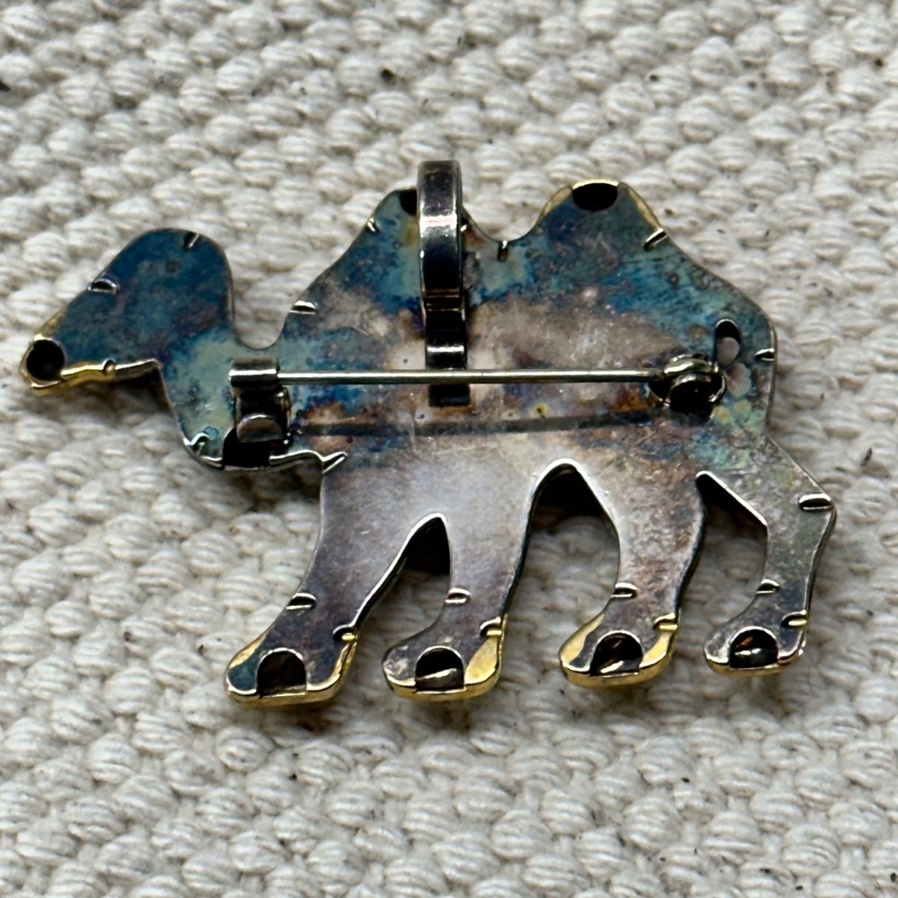 4 costume jewelry pins, Camel, Apple, Drummer, Fish - Picture 9 of 10